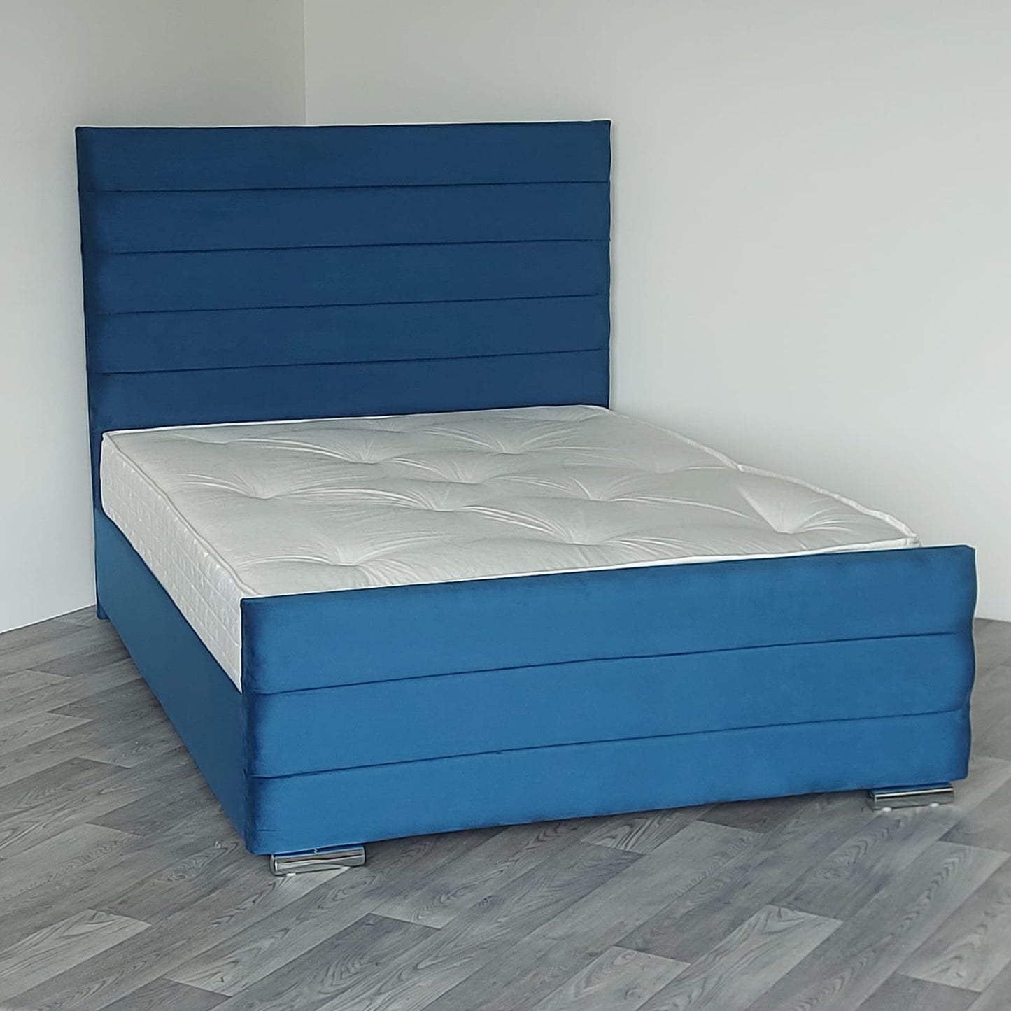Zoya Panel Bed